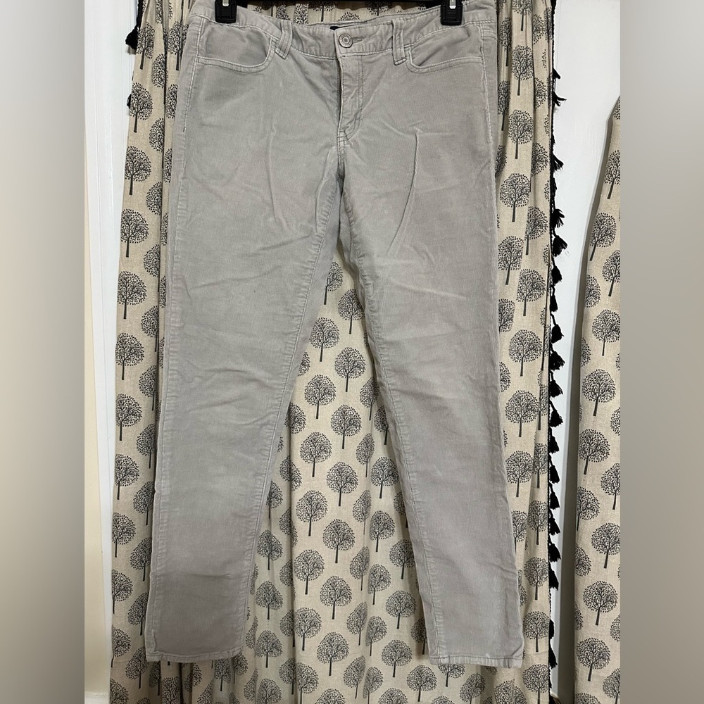 Women’s American Eagle 12 regular light grey corduroy jegging EUC